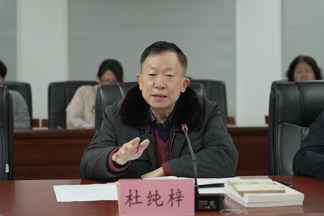 杜校长新闻照片.jpg 杜校长新闻照片.jpg