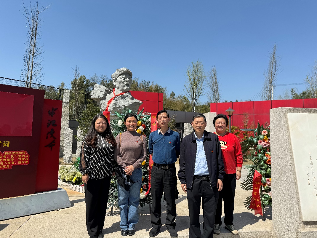 离退休工作党总支赴陈树湘广场开展主题党日活动